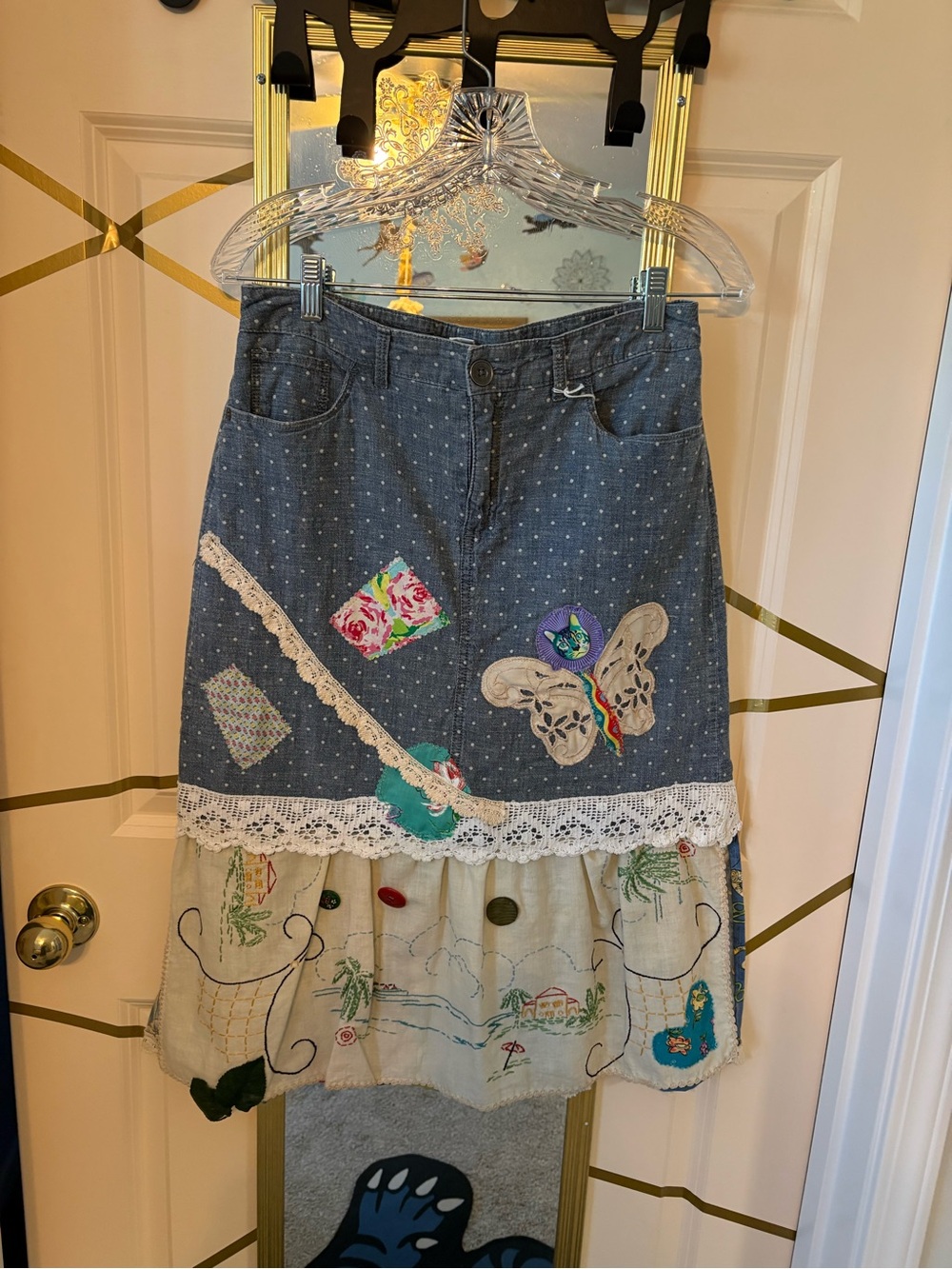 Art to Wear Croft & Barrow SKORT size 6
Dots & Caterfly!